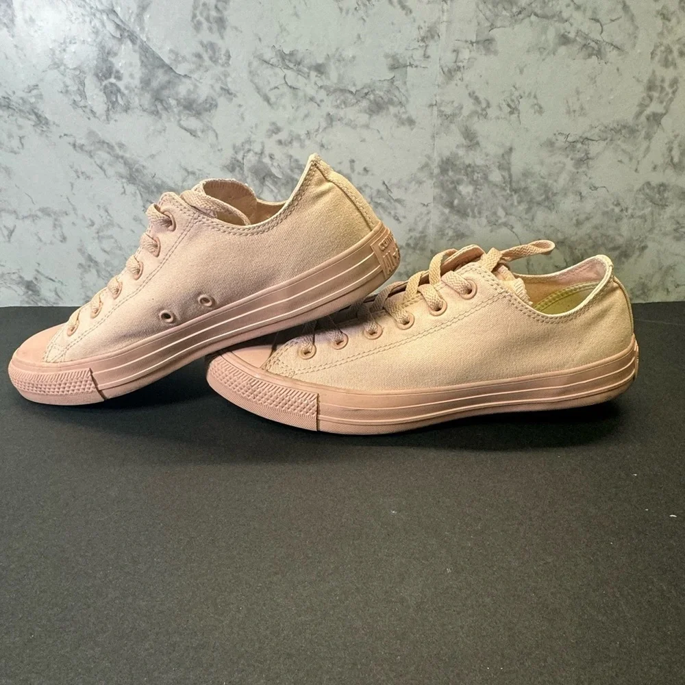 Converse Chuck Taylor All Star Unisex Low Top Sz Men’s (8) Women’s (10) Low Pink